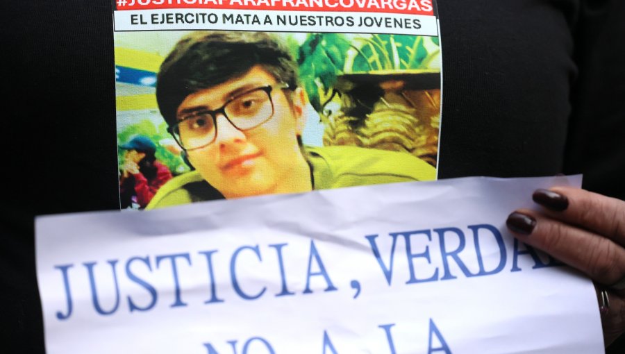 Ministra en visita ordenó exhumar el cuerpo del soldado Franco Vargas que falleció en Putre