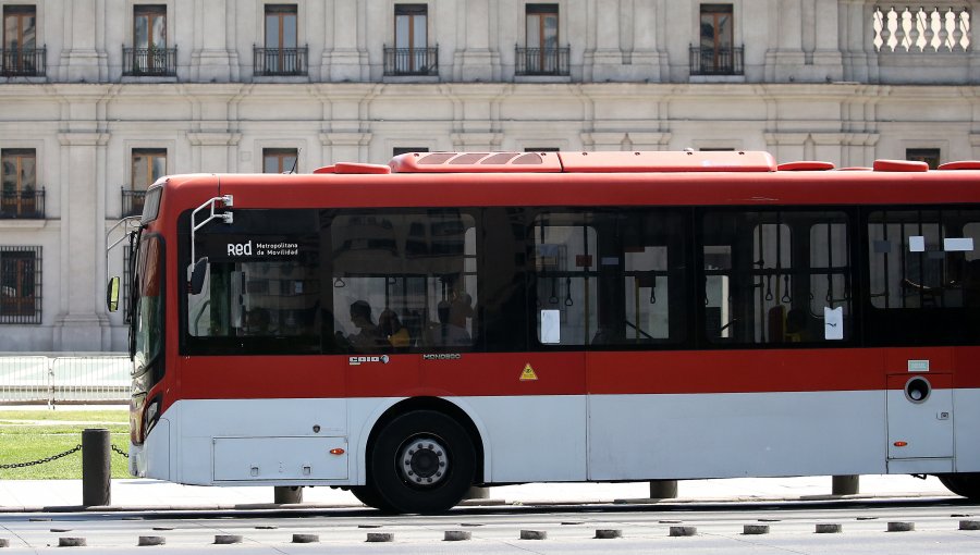 Micros y buses siguen siendo el medio de transporte preferido por los chilenos: 50,6% dice usarlos, mientras la bicicleta llega al 7,9%