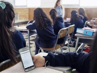 Comisión de Educación de la Cámara aprueba proyecto que regula el uso de teléfonos celulares en colegios... con excepciones