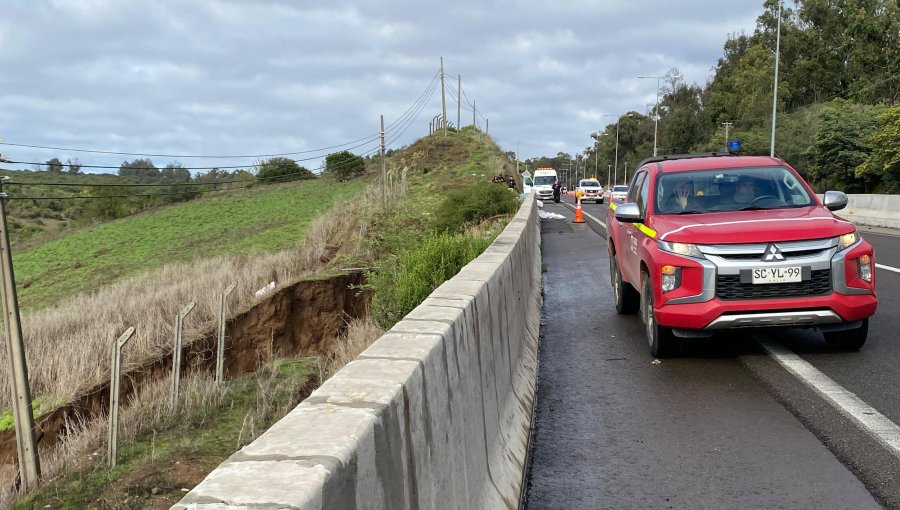 ¡Otro socavón! Forado de 20 metros en la ruta F30 de Concón obliga a cerrar la carretera