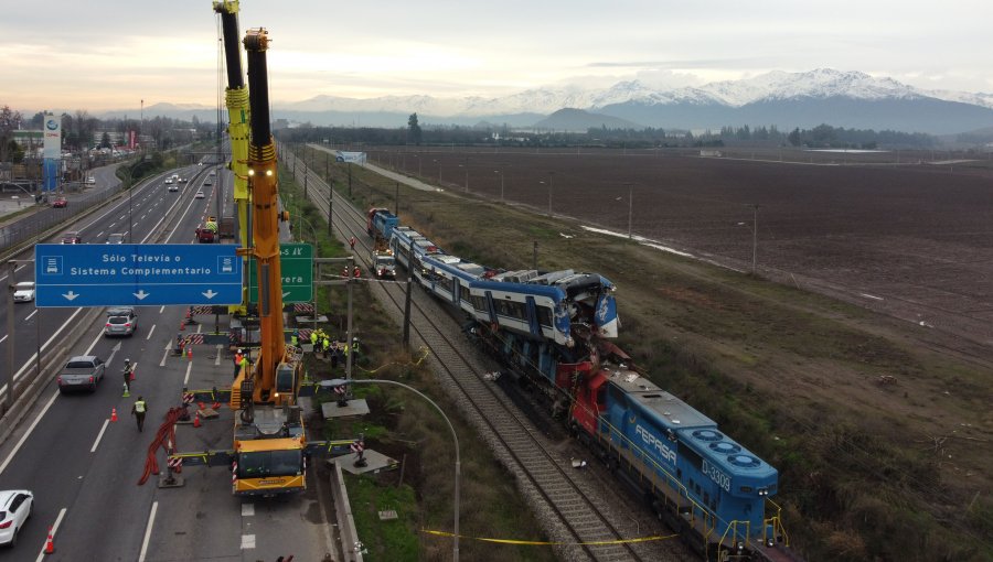 Fiscalía recibe caja negra de tren de pasajeros y Gerente de EFE califica de "inédito" el accidente