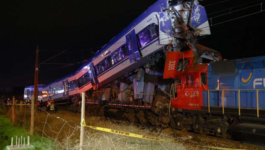 Impacto por choque de tren de carga y pasajeros en San Bernardo: Accidente deja 2 muertos y 9 heridos