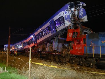 Impacto por choque de tren de carga y pasajeros en San Bernardo: Accidente deja 2 muertos y 9 heridos