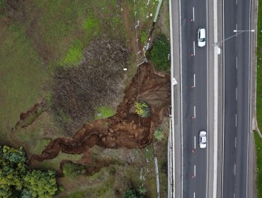 Impresionantes imagenes del socavón de 20 metros en Camino Internacional en Concón