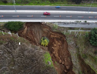 Seremi de Obras Públicas confirma que el socavón en la ruta F30-E de Concón se extiende incluso por debajo de la carretera