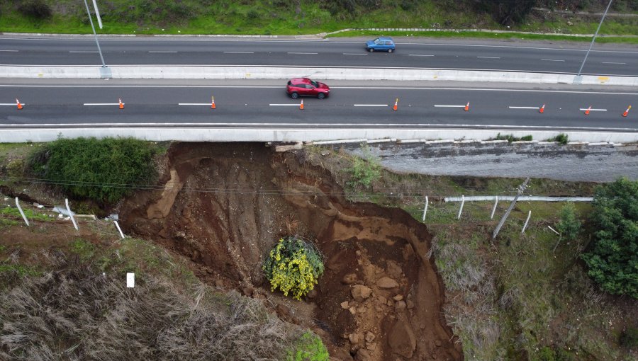 Seremi de Obras Públicas confirma que el socavón en la ruta F30-E de Concón se extiende incluso por debajo de la carretera