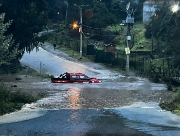 Familias del sector Lajarilla de Viña del Mar se encuentran aisladas debido al corte de accesos y aumento de caudal del estero