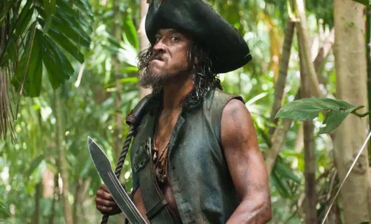 Actor de «Piratas del Caribe» muere tras sufrir ataque de un tiburón mientras practicaba surf en Hawái