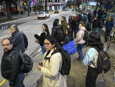 Paraderos llenos y estaciones de metro vacías: las imágenes que ha dejado el paro de trabajadores de EFE en el Gran Valparaíso