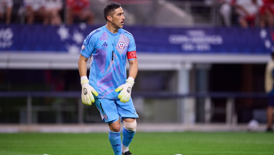 Claudio Bravo tras la ajustada caída ante Argentina: "Perder así nunca te deja un buen sabor"