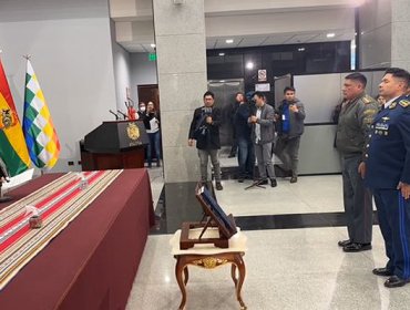 Presidente de Bolivia nombra nuevo alto mando de las Fuerzas Armadas tras intento de golpe de Estado