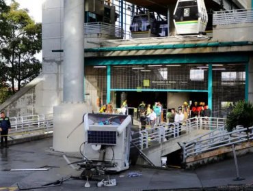 Desplome de una cabina del teleférico en Medellín deja una persona fallecida y varios heridos