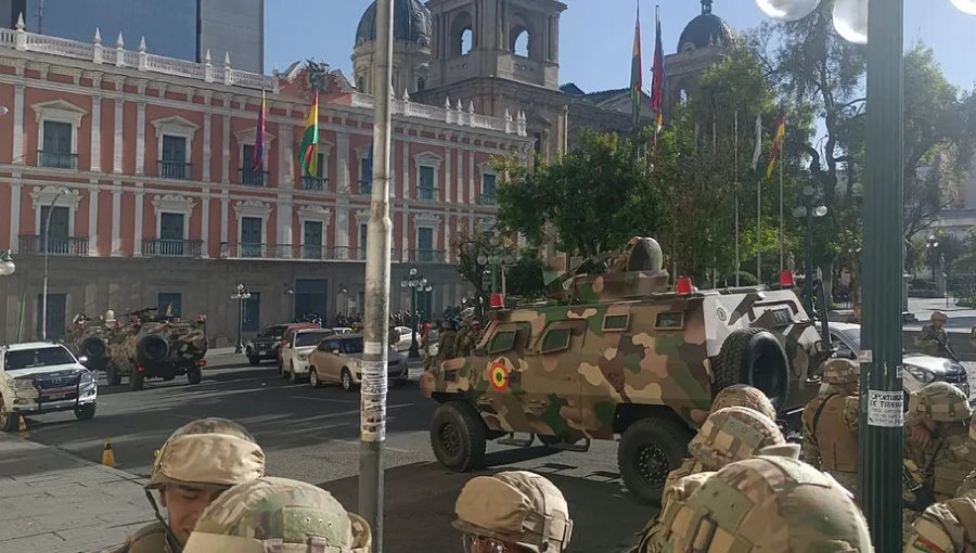 Militares bolivianos irrumpen en la sede del Ejecutivo en La Paz: presidente llamó a "respetar la democracia"