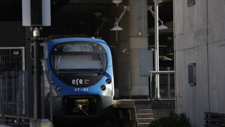 Trabajadores de EFE deponen paro tras alcanzar acuerdo con la empresa: reposición de los servicios ferroviarios será progresiva