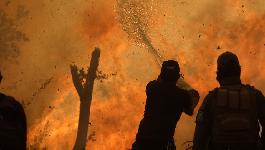 Emplazan a Esval a "asumir responsabilidades" tras masivas denuncias por falta de agua el día del megaincendio en Viña del Mar y Quilpué