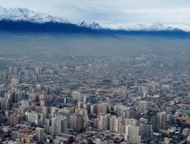 Decretan cuarta preemergencia ambiental del año en Región Metropolitana: Hay restricción vehicular