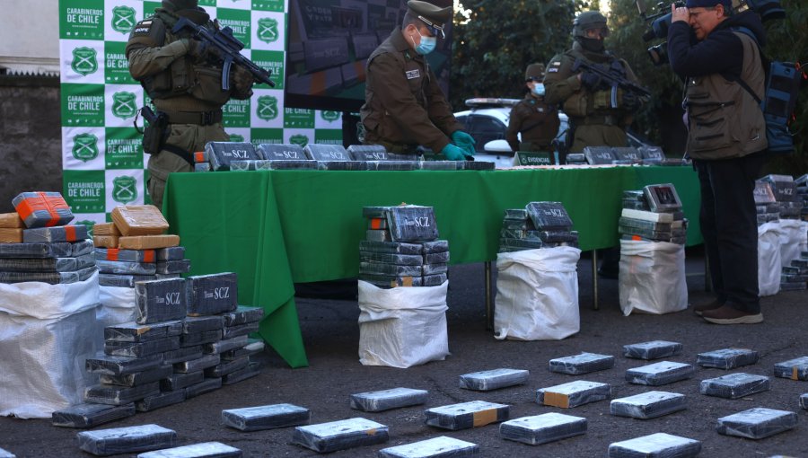 Detienen a cuatro sujetos que fueron sorprendidos con más de 600 kilos de droga en un camión en San Bernardo