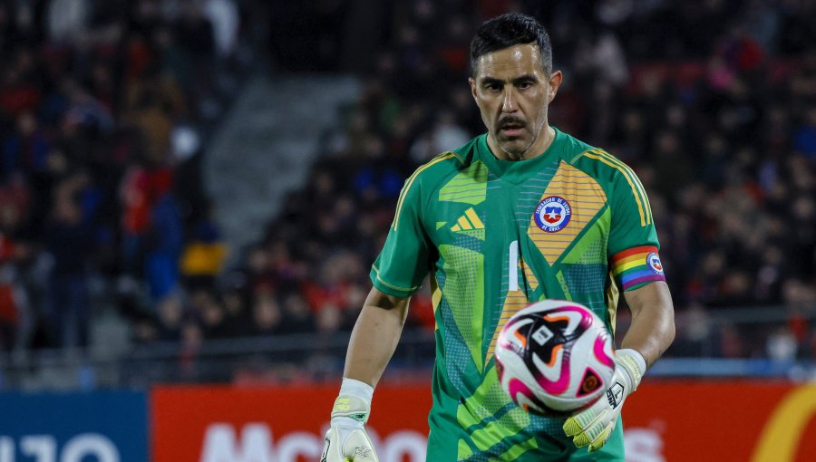 Claudio Bravo pidió "una sanción muy drástica" para encargados del VAR en la Copa América