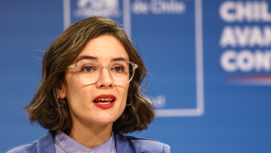 Camila Vallejo respalda dichos de Ministra Jara: "Estamos hoy día secuestrados por las AFP"