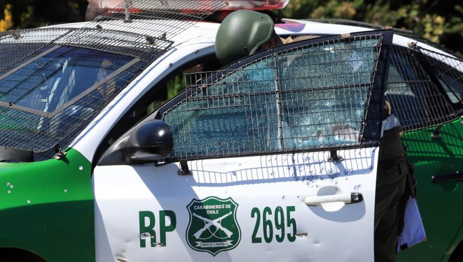 Sujeto robó radiopatrulla de Carabineros en pleno procedimiento policial en Peñalolén: uniformados resultaron heridos