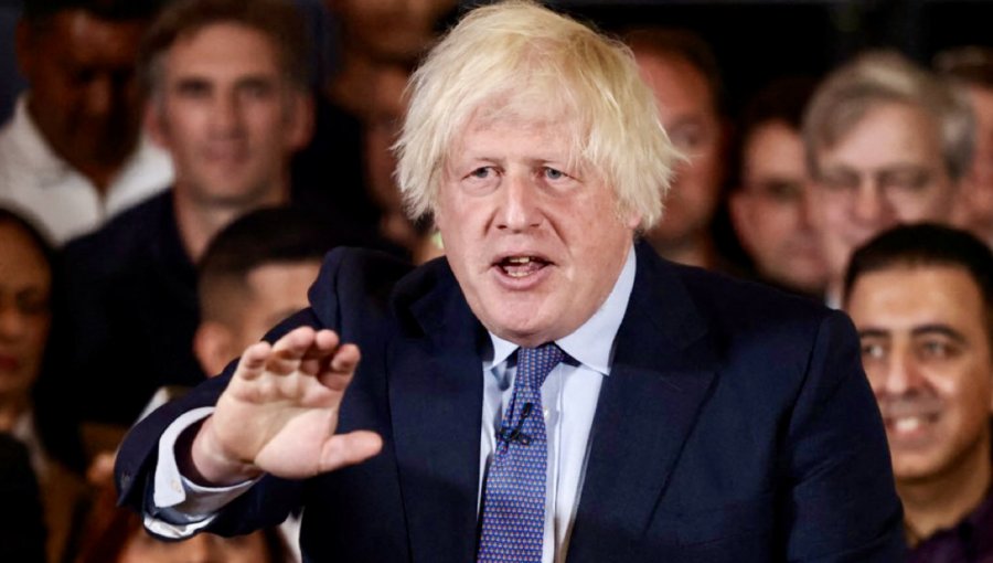 Boris Johnson reaparece públicamente para intentar salvar al Gobierno Conservador, a horas del inicio de elecciones en Reino Unido