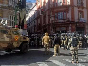 Gobierno de Bolivia dice que la Policía estaba lista para enfrentarse a los militares si el presidente Arce era detenido