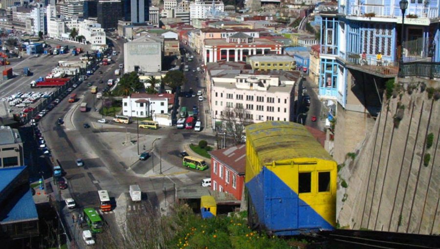 Alcalde de Valparaíso pide al Gobierno destinar partida presupuestaria para recuperar ascensores