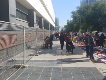 Pacientes y trabajadores en riesgo: Cierran fachada del nuevo Hospital Gustavo Fricke de Viña por peligro de caída de materiales