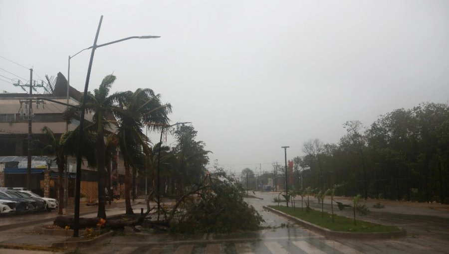 Huracán Beryl se degrada a tormenta tropical tras azotar la península de Yucatán en México