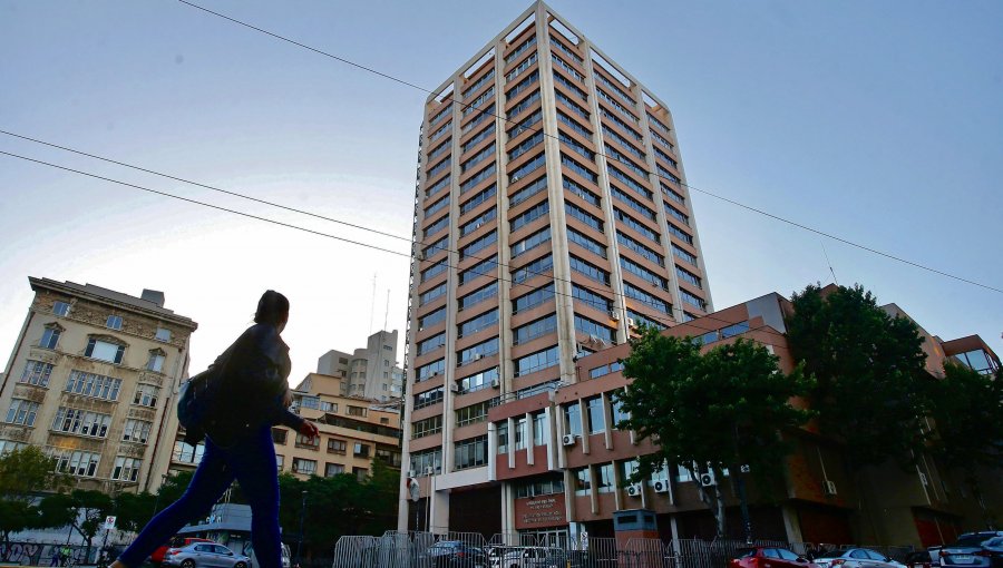 Ante el incierto traslado desde el edificio Esmeralda, Gobierno Regional busca alternativas en otros inmuebles de Valparaíso