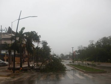 Huracán Beryl se degrada a tormenta tropical tras azotar la península de Yucatán en México