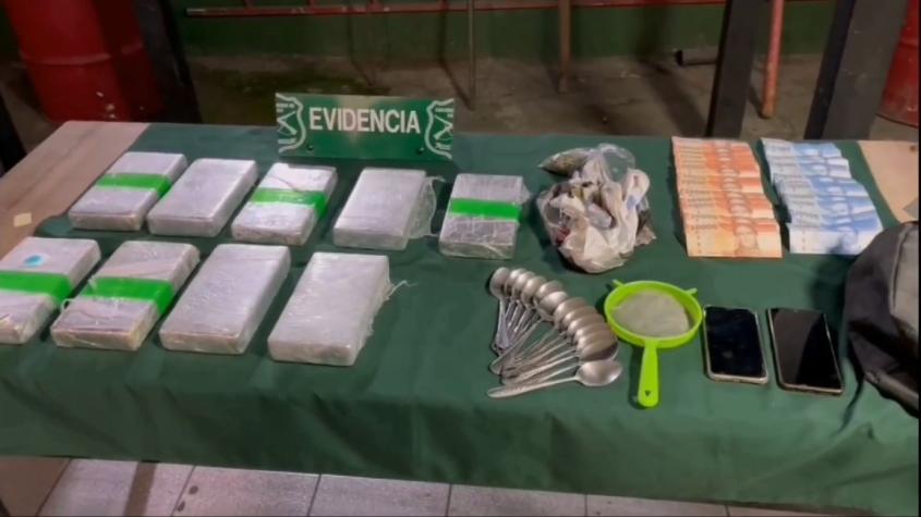 Carabineros detiene a dos sujetos con más de nueve kilos de cocaína en Santiago Centro