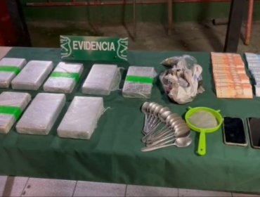 Carabineros detiene a dos sujetos con más de nueve kilos de cocaína en Santiago Centro