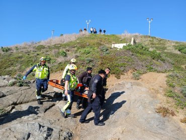 Rescatan a persona que cayó a roqueríos en el sector del Faro Punta Ángeles de Valparaíso