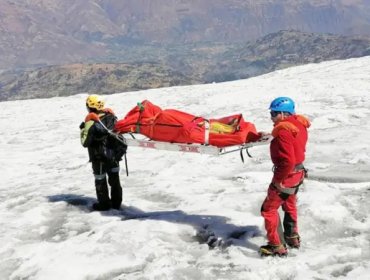 Encuentran el cuerpo momificado de un escalador estadounidense que desapareció hace 22 años en la cumbre más alta de Perú