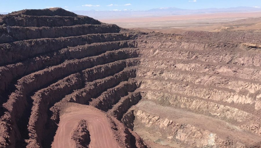 Minero lleva más de un día atrapado a 260 metros de profundidad en yacimiento cuprífero ubicado al sur de Arica