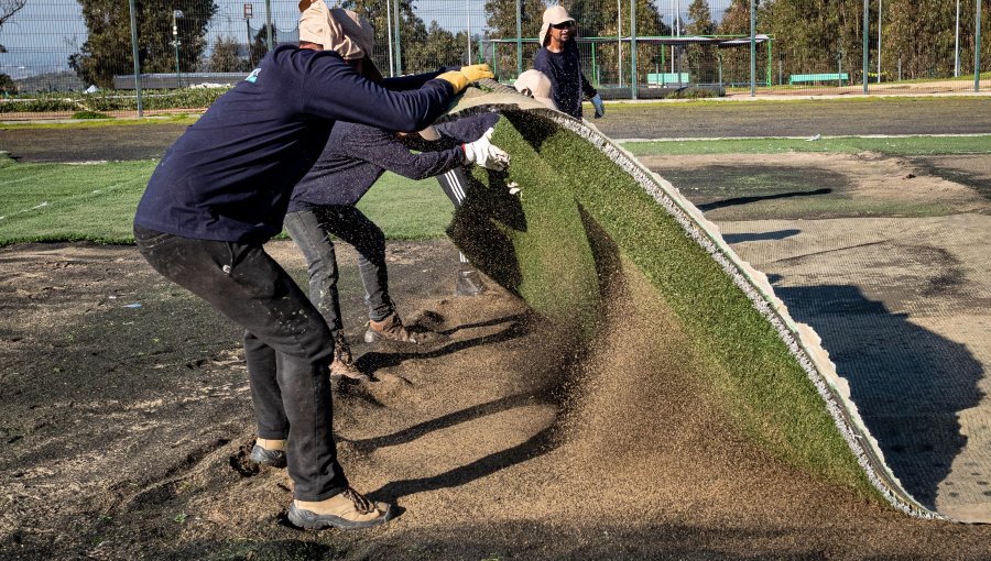 Comenzaron las obras que dejarán al Estadio Atlético Municipal de Concón con pasto sintético y nuevas luminarias