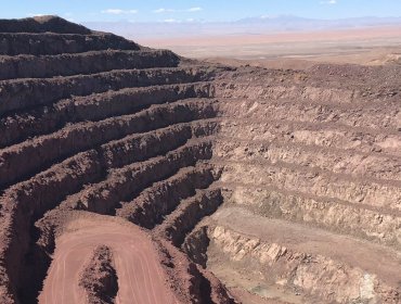 Minero lleva más de un día atrapado a 260 metros de profundidad en yacimiento cuprífero ubicado al sur de Arica