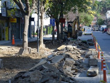 Inician obras de renovación para recuperar veredas de la calle Arlegui en Viña del Mar