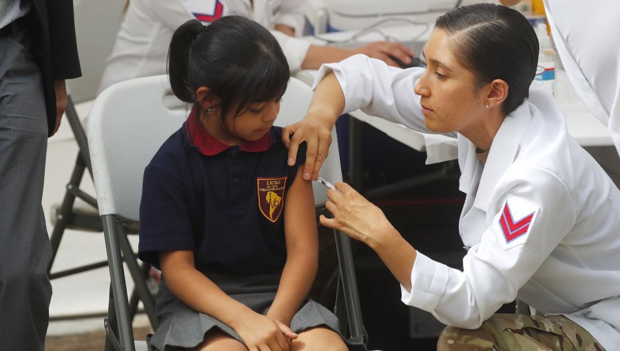 Cómo cuidarse durante este invierno: Colegio Médico de Valparaíso y enfermera entregan recomendaciones para "llegar a agosto"