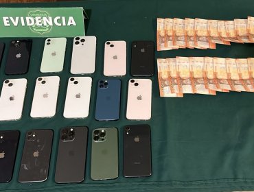 Detienen a sujeto que transportaba 18 celulares y que intentó sobornar a carabineros con $500.000 para evitar su detención en Santiago