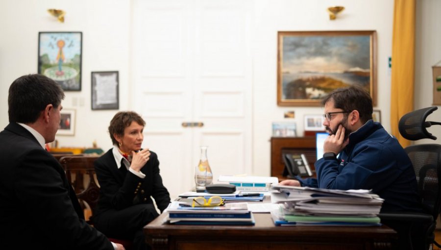 Presidente Boric se reunió con la ministra Tohá en La Moneda tras su regreso de Paraguay