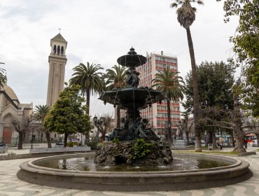 Pileta de la plaza Victoria de Valparaíso fue recuperada: Municipio se comprometió a tener en funcionamiento las cuatro del plan