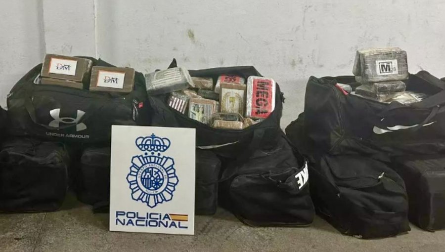 En puerto de España detectan más de 400 kilos de cocaína oculta en contenedor que transportaba palmitos desde Chile