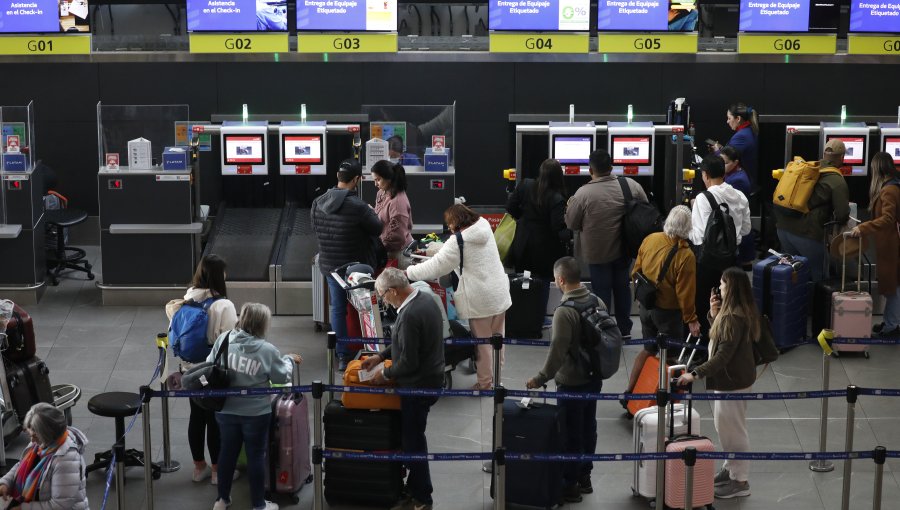 Caída de Microsoft genera serias complicaciones en aerolíneas de Chile y el mundo