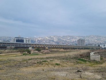 Empresas interesadas en construir proyecto Parque Barón recorrieron el terreno ubicado en el borde costero de Valparaíso