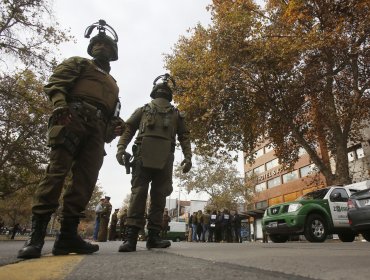 Carabinero y una comerciante ambulante fueron detenidos por agresiones mutuas durante un operativo en Santiago