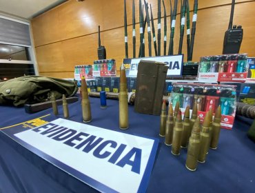 Sujeto de 18 años fue detenido con armas y especies robadas a feria en San Antonio