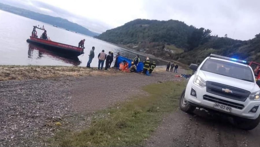 Madre e hijo mueren en Chiloé tras caer auto en que viajaban al mar