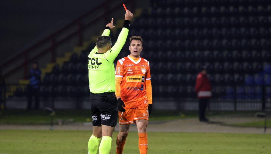 Árbitro reveló en informe los insultos por los que Cristian Insaurralde fue expulsado en partido de Cobreloa ante Huachipato